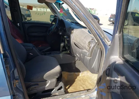 2004 Jeep Liberty Sport из США, поврежденный, VIN 1J4GL48K64W187874